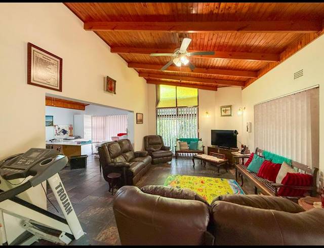 6 BEDROOM HOUSE FOR SALE IN DENNE-OORD